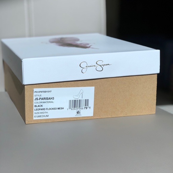 Jessica Simpson Leopard Mesh Closed Toe 5”Platform - Picture 4 of 4